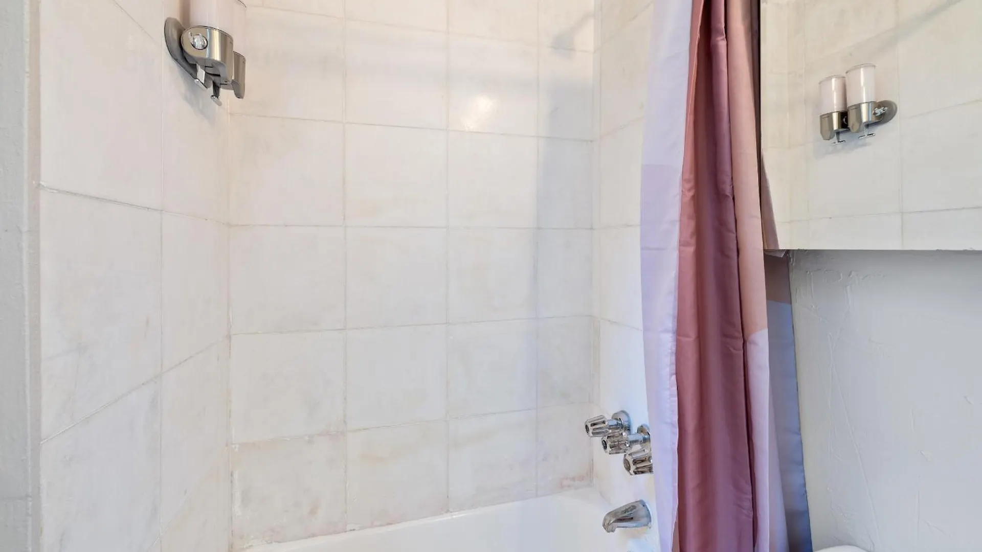 Centrally Located Manhattan Apartments ,Times Square/Hell'S Kitchen Нью-Йорк