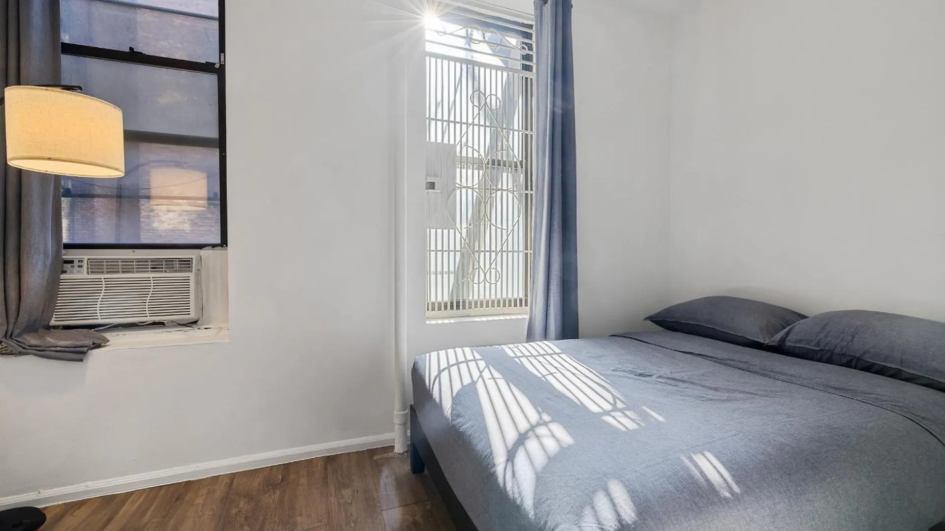 Centrally Located Manhattan Apartments ,Times Square/Hell'S Kitchen Нью-Йорк