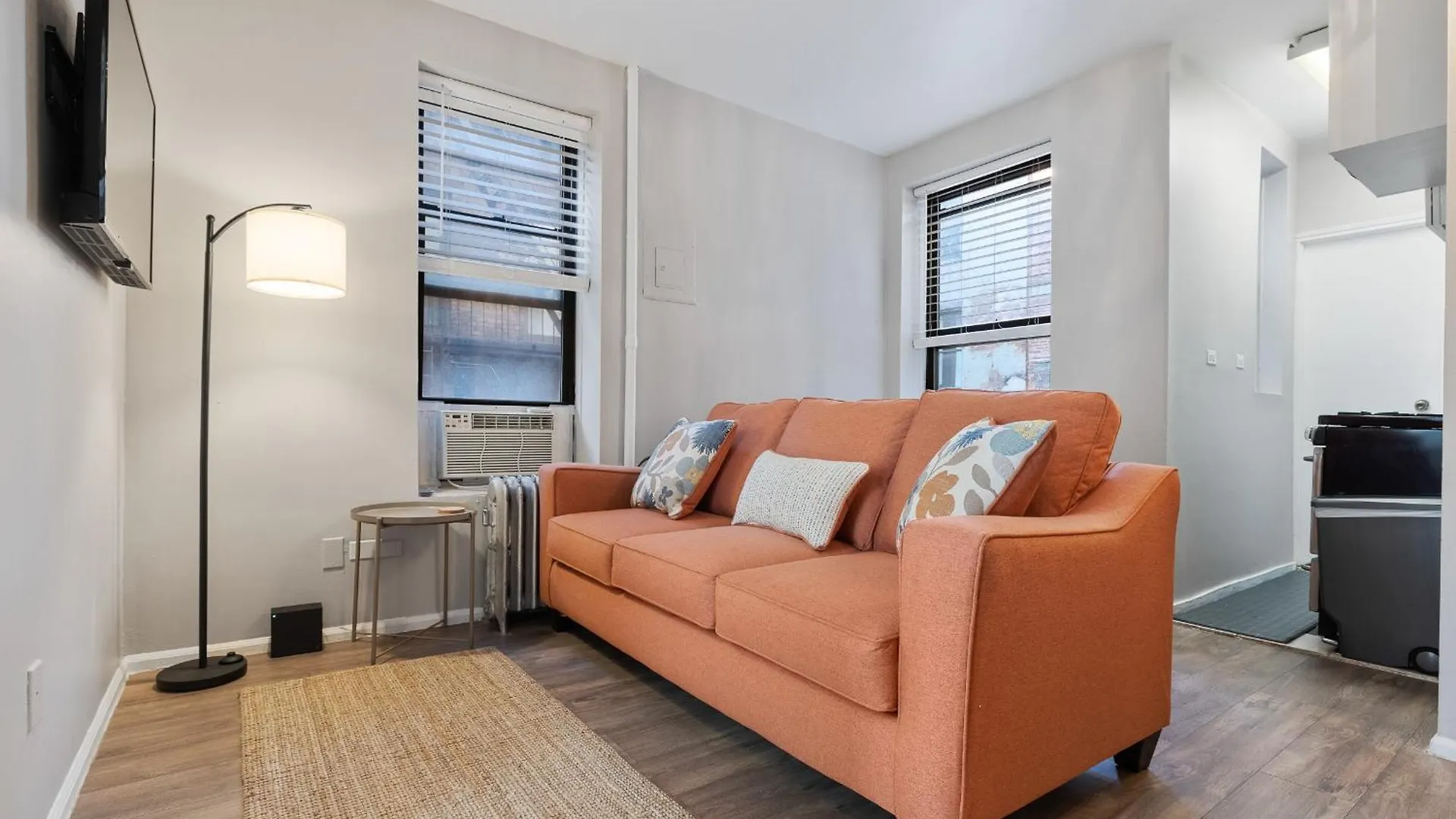 Centrally Located Manhattan Apartments ,Times Square/Hell'S Kitchen Нью-Йорк